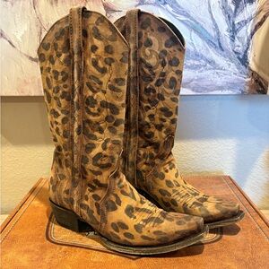 CAVENDER’S Honey Leopard Print Cowgirl Boots Size 7